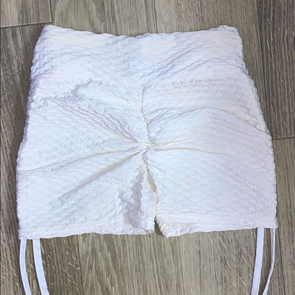 Anti cellulite white shorts size small